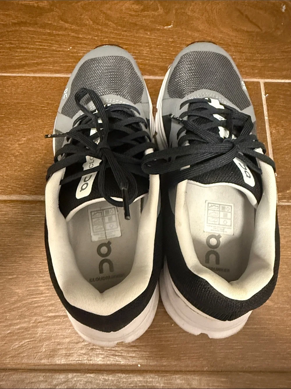 On Cloudrunner Tec women’s Running Shoes - Gray & Black